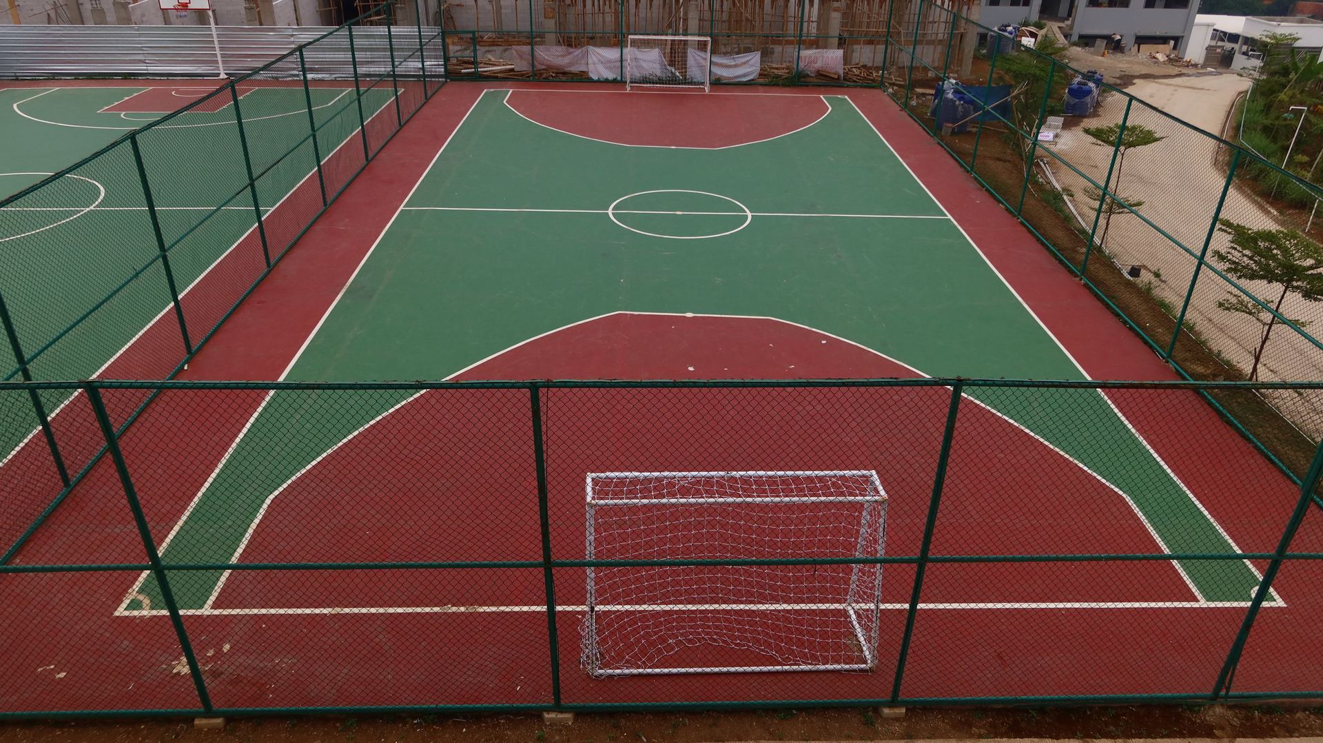 Lapangan futsal dan basket